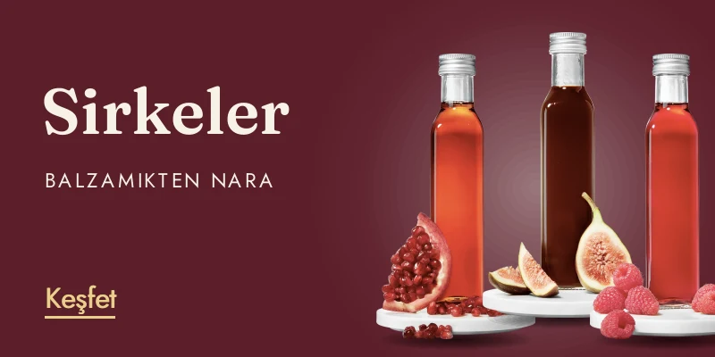 Nar, incir ve ahududu sirkesi şişeleri